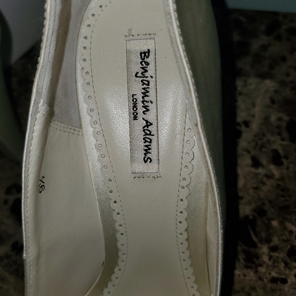 NWOT Benjamin Adam Scarlett Silk Ivory shoes - Picture 4 of 7